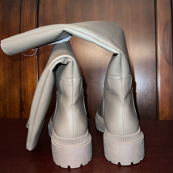 Knee high boot 5 - Picture 8 of 8